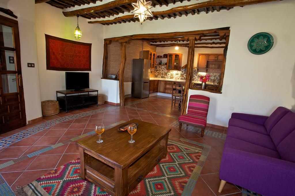Casa Carole - 3 Bedroom Luxury Apartment Bubion Room photo